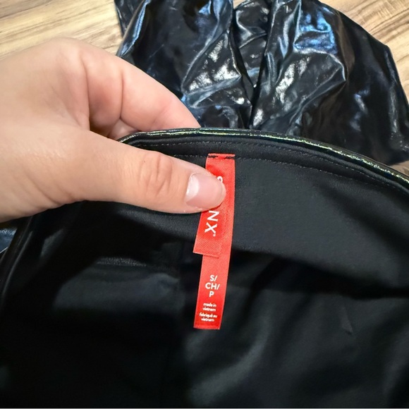 NWT Spanx - Faux Patent Leather Leggings - Classic Black - Picture 9 of 9